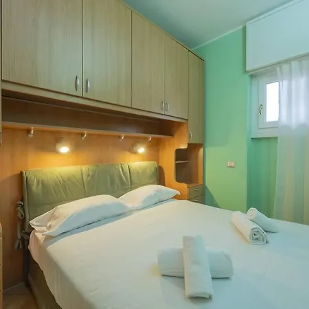 Apartment Youhosty - Paul Valery 3 Milan