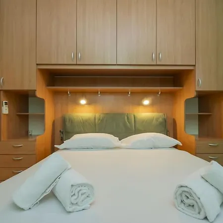 Youhosty - Paul Valery 3 * Milano